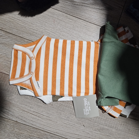 2 sets of 3 onsies 0-3 - Picture 4 of 6